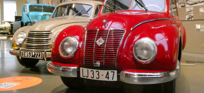 PKWs IFA F9 vor DKW F89